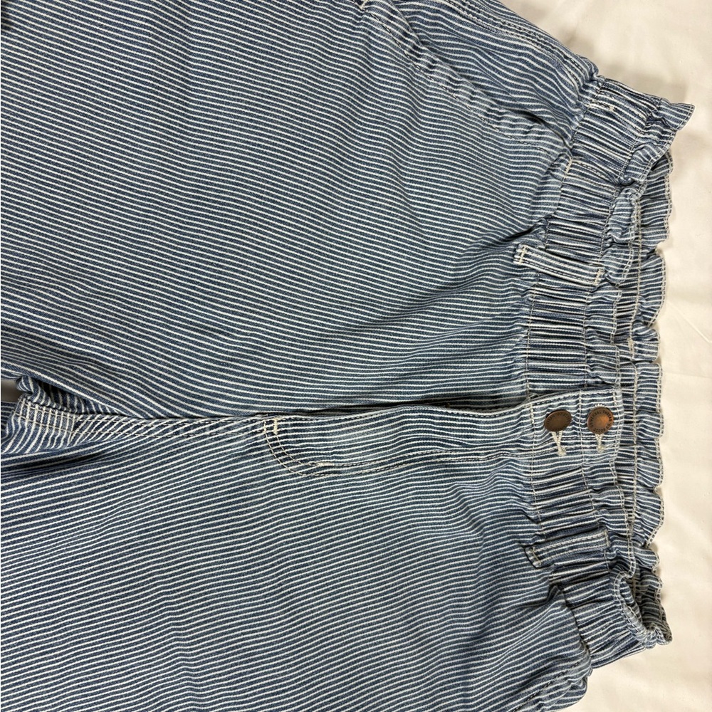 Universal Thread Blue  High Rise Jeans - Picture 5 of 9